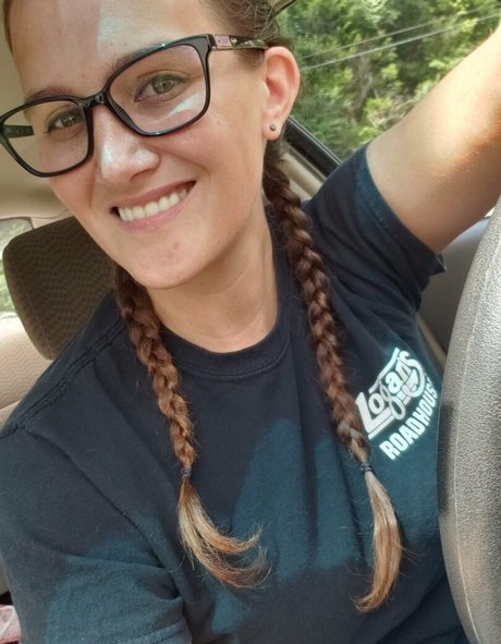 sbeth erotic actress pictures