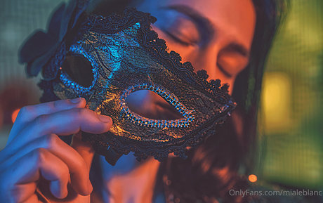 mialeblanc exclusive actress pics