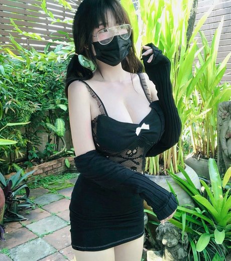 Pinya a_ beautiful model image