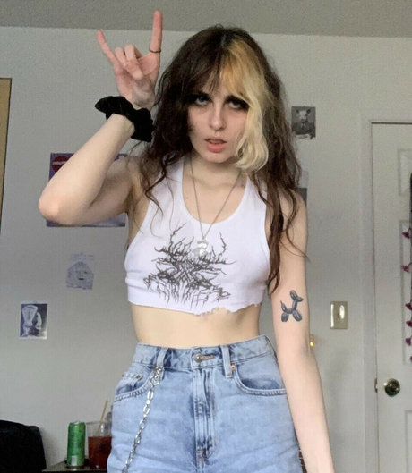 Blandestt model best photo