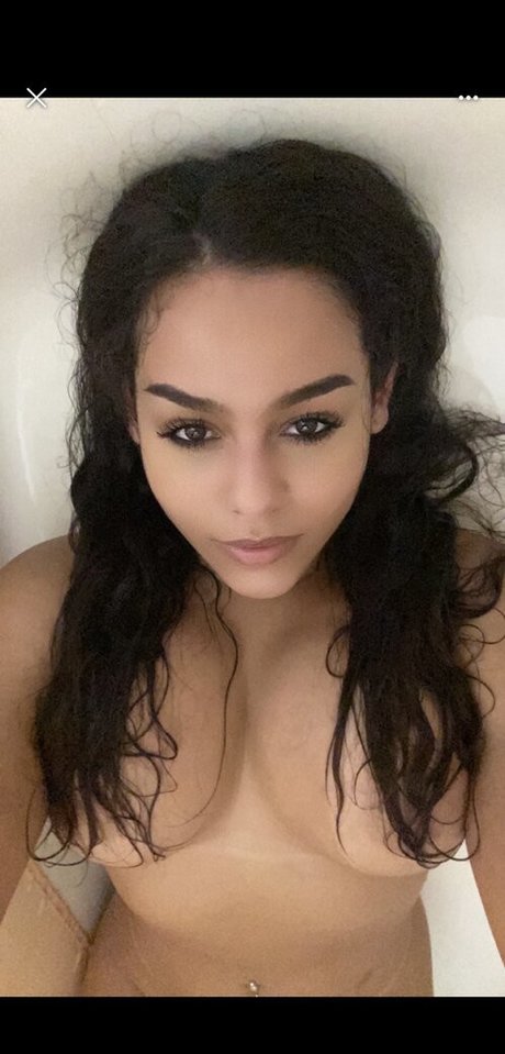 Gabby B sexy model img