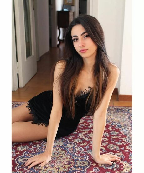 Lucrelisa nice pornstar image