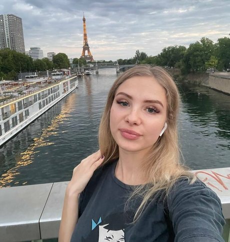 Esvittie erotic model photos