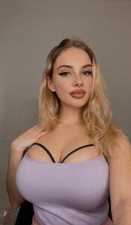 Esvittie nude model photos