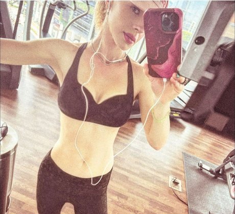 Orianthi model best photo