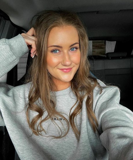 Trine K sex model image