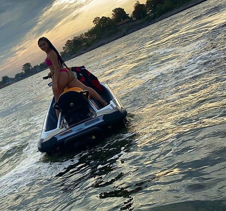 Ashley Bobbio model sex photo