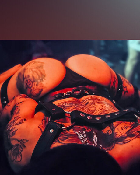 RoReyes star erotic photos