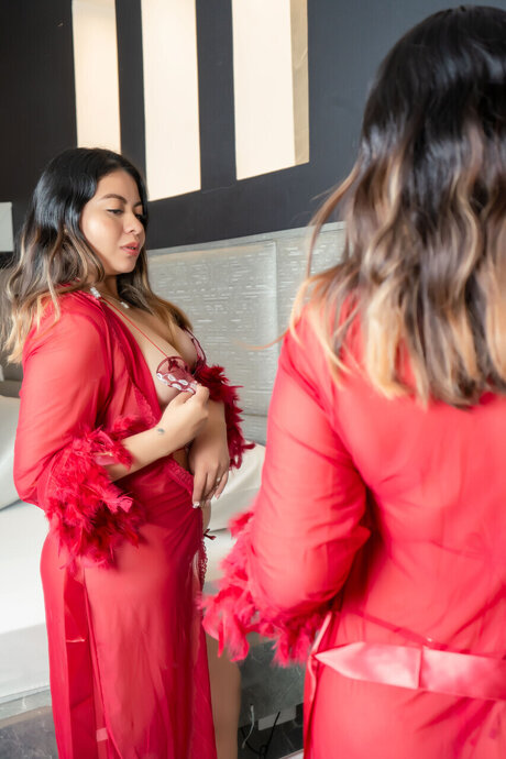 Rosy Rivas model exclusive image