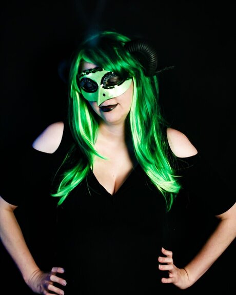 Miss Kitty and her Fox hot actress img