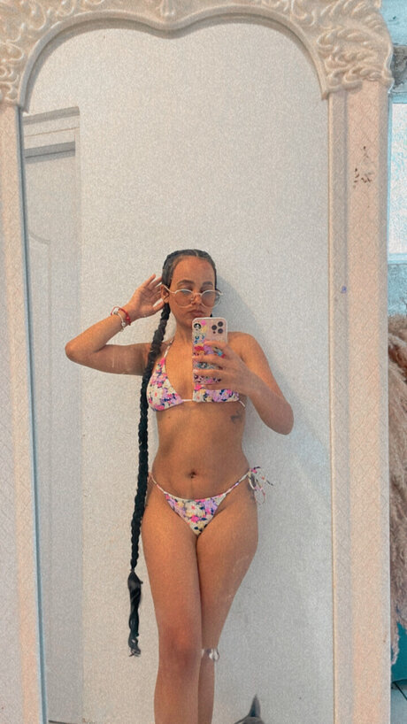 Yai pornographic star picture