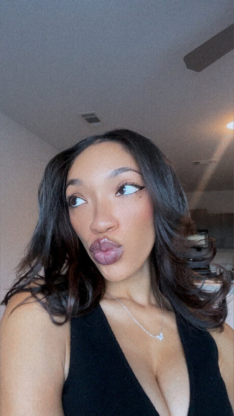 badgirl e_ model nudes picture