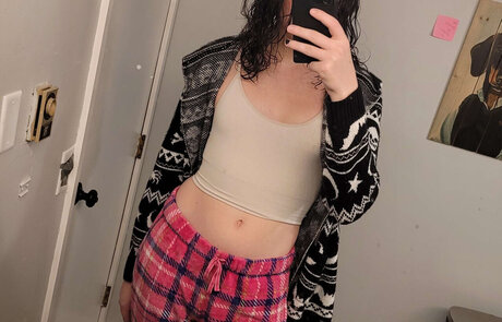 Gussy Queen 3 sexy actress galleries