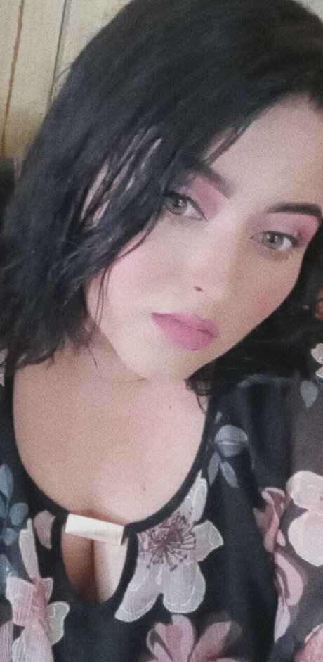 Maria Valdez model perfect image