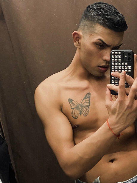 Benike nude star pictures