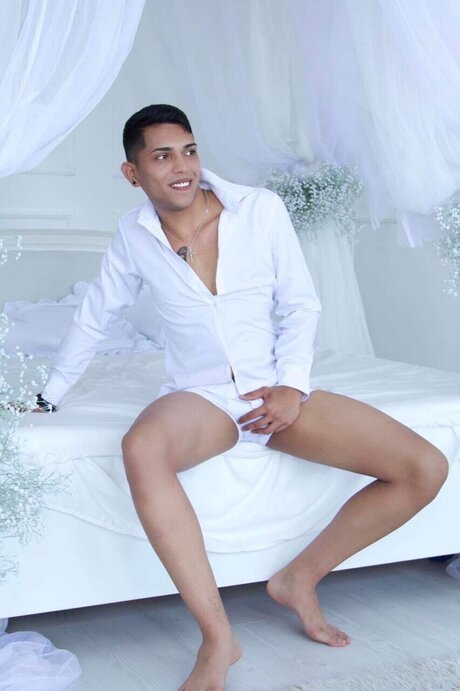 Benike model pornographic pic