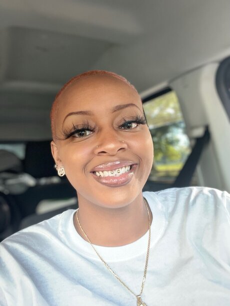 EyezTheGemini erotic actress img