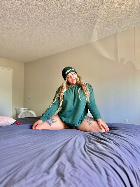 Yuliana beautiful model picture