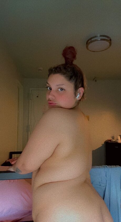 Ya Favorite Mella model sexy pic