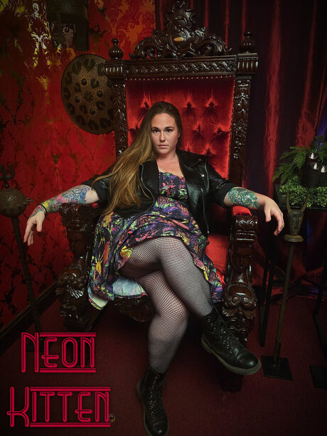 Neon Kitten star perfect picture