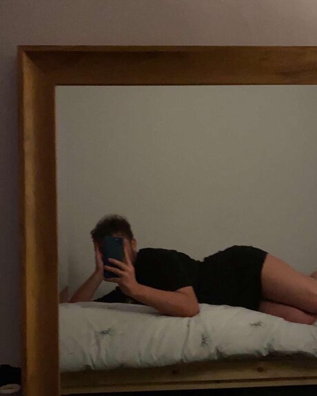 S22LUT sexy model pics