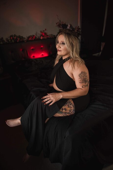 Goddess Victoria model nude images