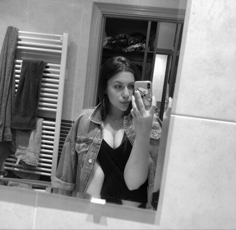 Sweet Treat xxx model photo