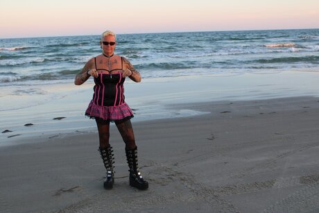 Tattooed ree pretty actress image