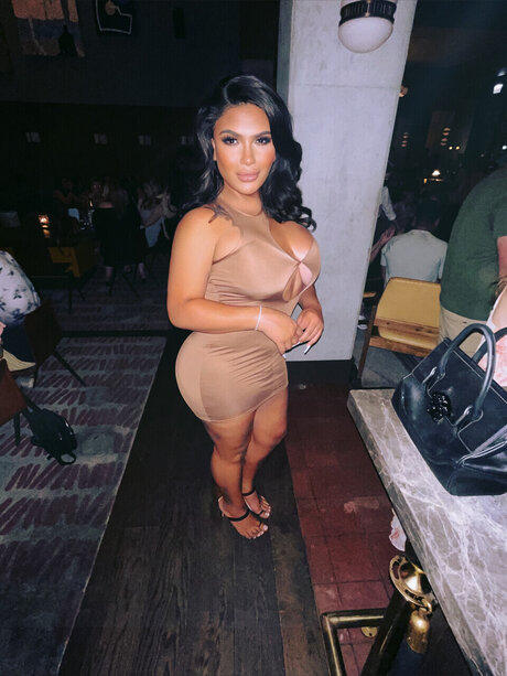 Syra Love model art picture