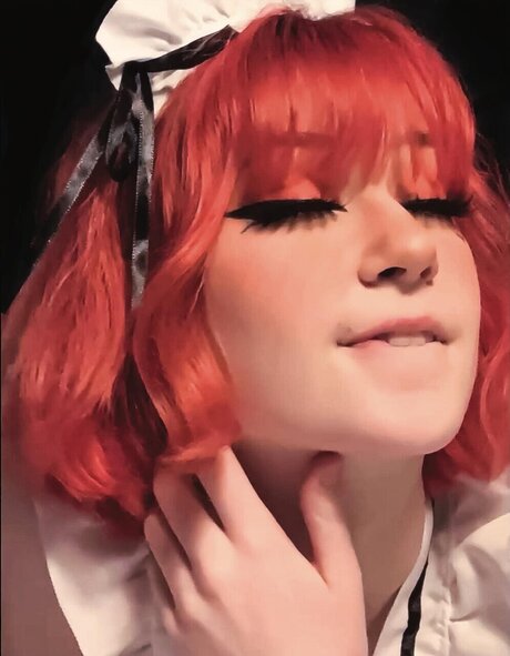 Aki model sexy gallery