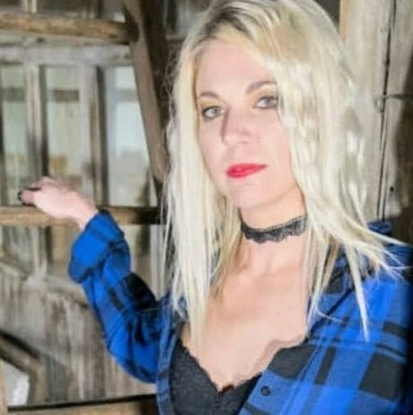 Preciouskitten21 model erotic photo