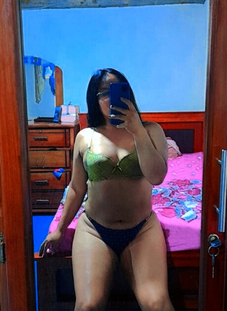 Gordiss 21 pornstar sexy pics