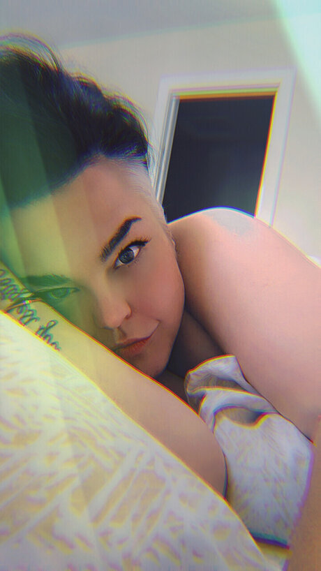 JSSKA erotic actress picture