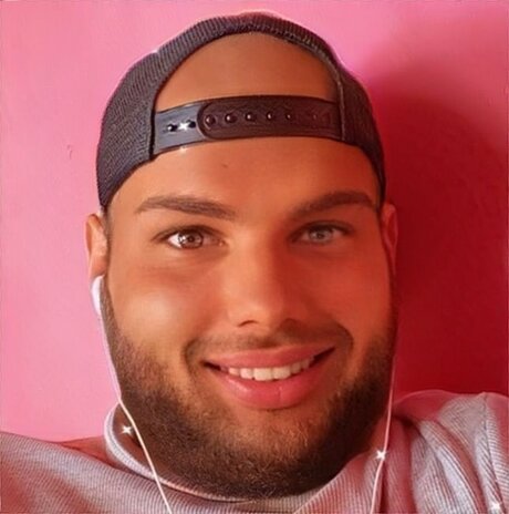 Gabesz20 free model pic