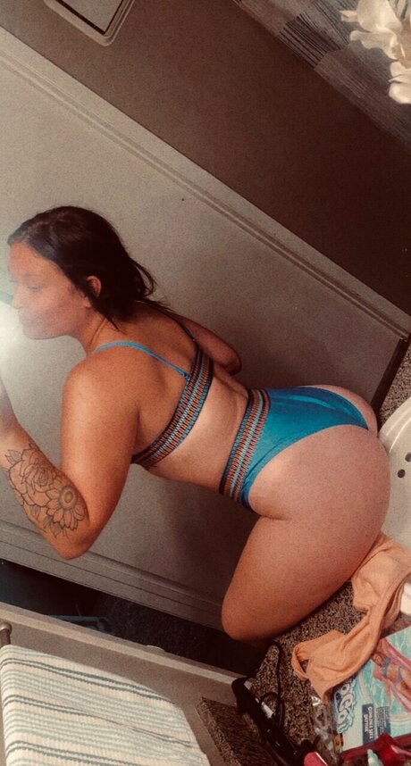 Cassandra Dean top model pictures