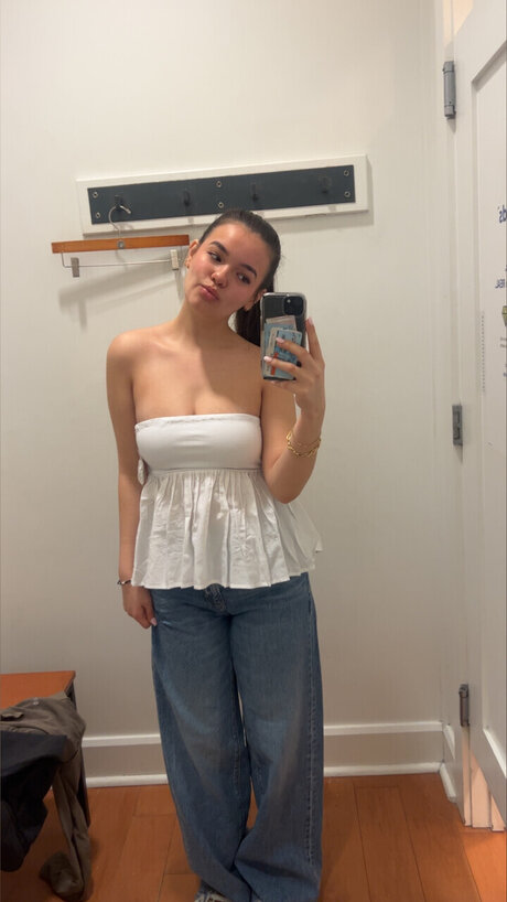 Venus Brennan model top photos