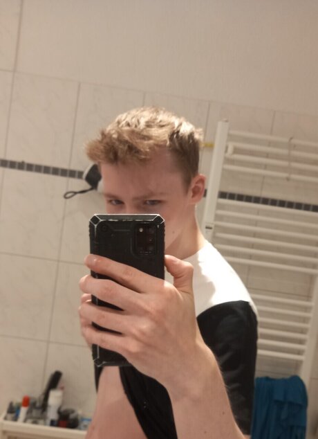 Lars19 star pornographic image