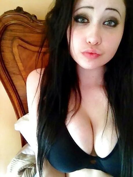 Georgina Mellor beautiful star pics