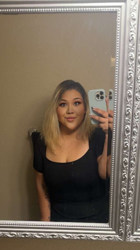 Lolalove92 porn model image