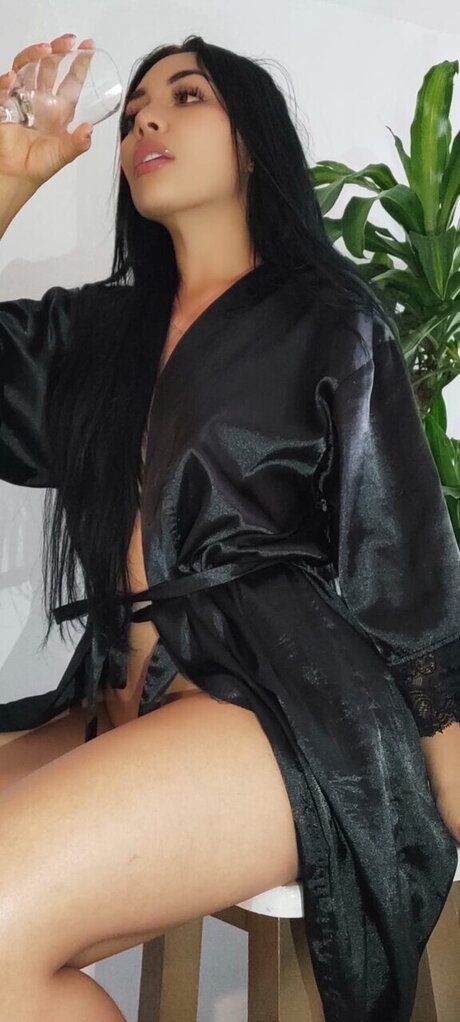 Majho online pretty model pics