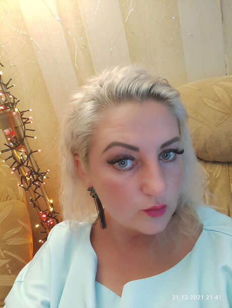 Latvian M I L F VIP pornstar pretty photos