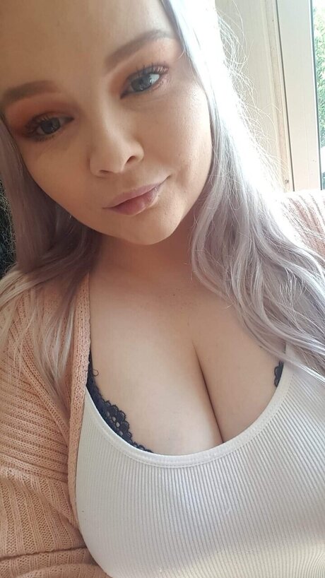 Matri naked model picture