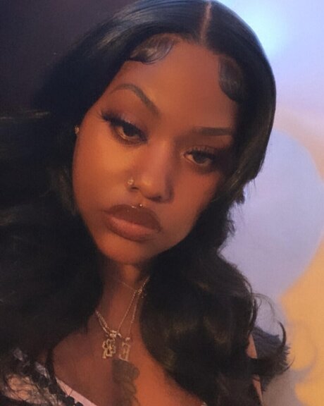 Big Eve model high quality pictures