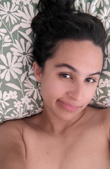 Carina Denai star sexy pic