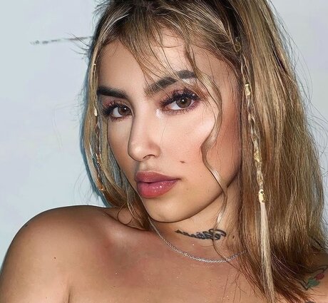 Camila Dreams adult actress pics