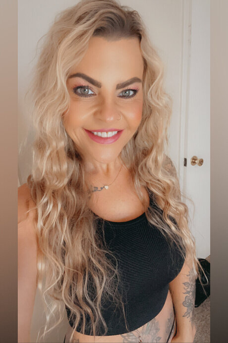 ClassySweetLips perfect model picture