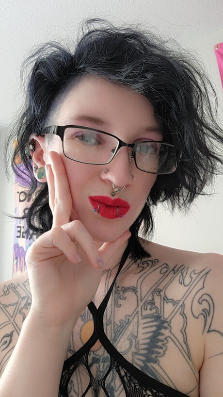 Toxic Tina_ pornstar nude gallery