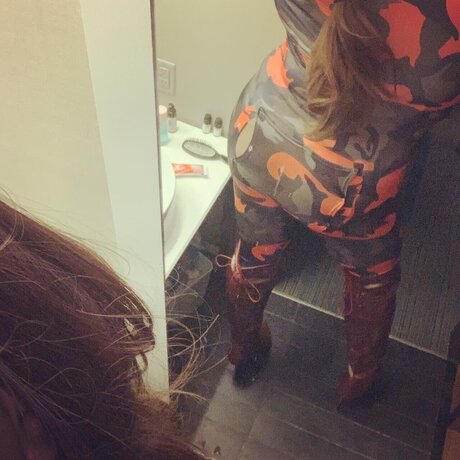 _WetAssBootayNYC AKA SluttyBehavior star naked pics