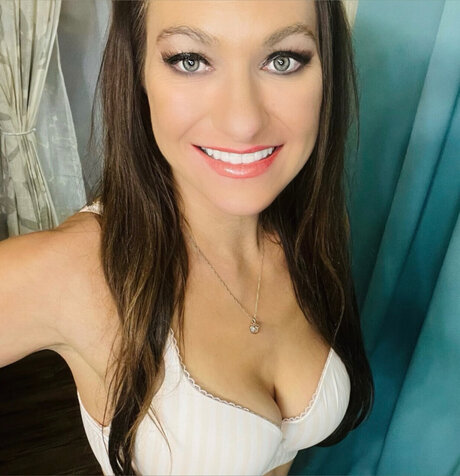 Mrs Laurenjoy star nude pic