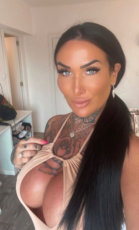 Sofia Rose online_ pornographic star images